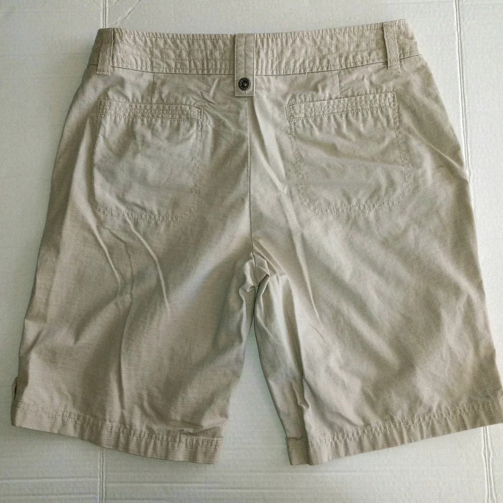 Gander Mtn. womens size 10 khaki Bermuda shorts